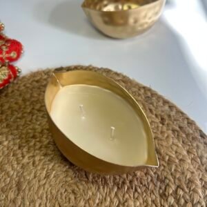 hammered boat urli candle