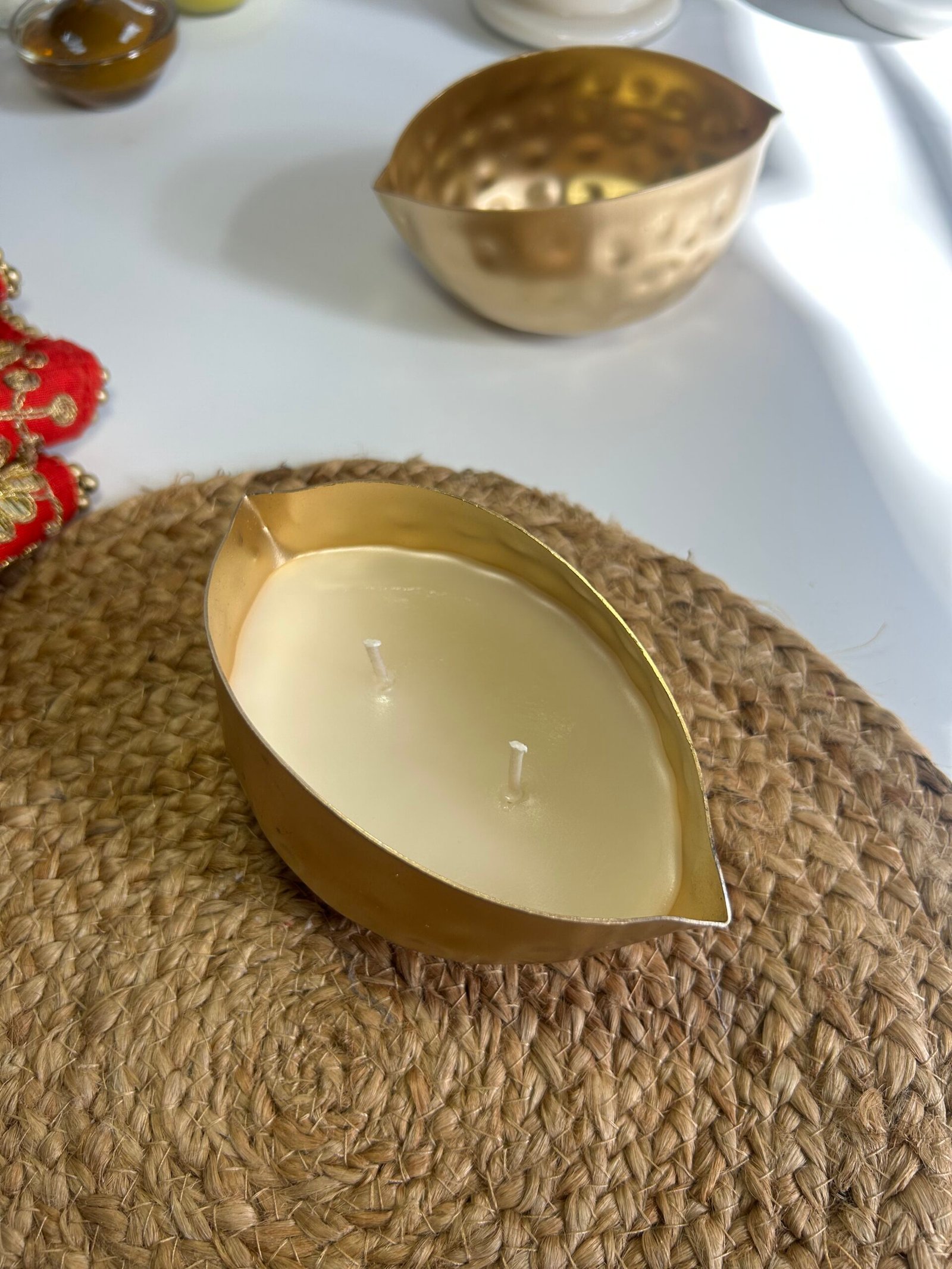 hammered boat urli candle